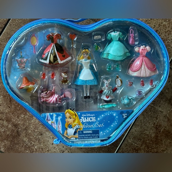 Vintage DISNEY PARKS EXCLUSIVE ALICE IN WONDERLAND FASHION SET NWT MINI DOLLS